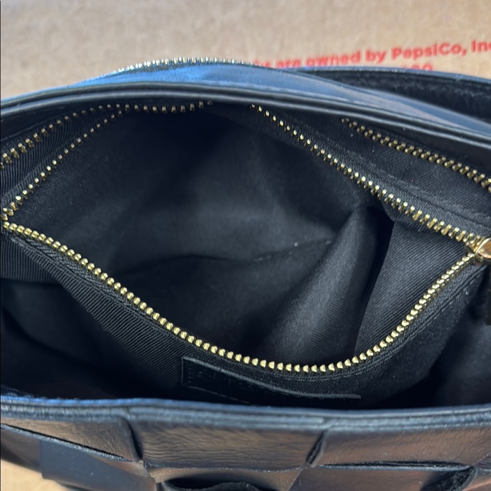 Anna Paola Black Leather Woven Shoulder/crossbody Bag - Picture 6 of 8